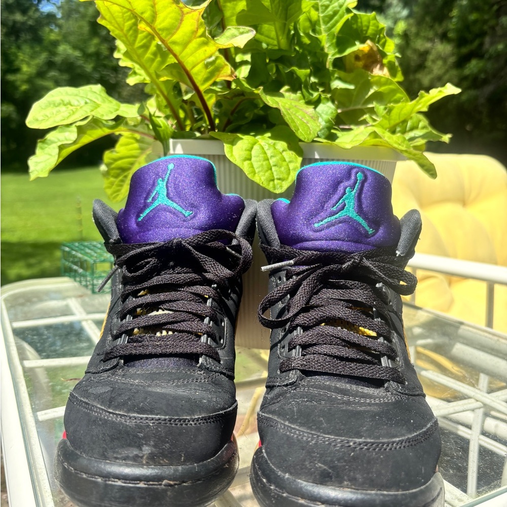 Nike Air Jordan 5 Retro Top 3 Fire Red
Metallic Grape Y7/W8.5